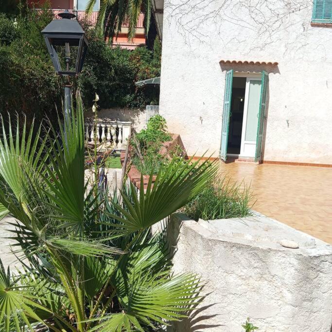 Studio De 14M2 Dans Une Maison Cagnes-sur-Mer Extérieur photo