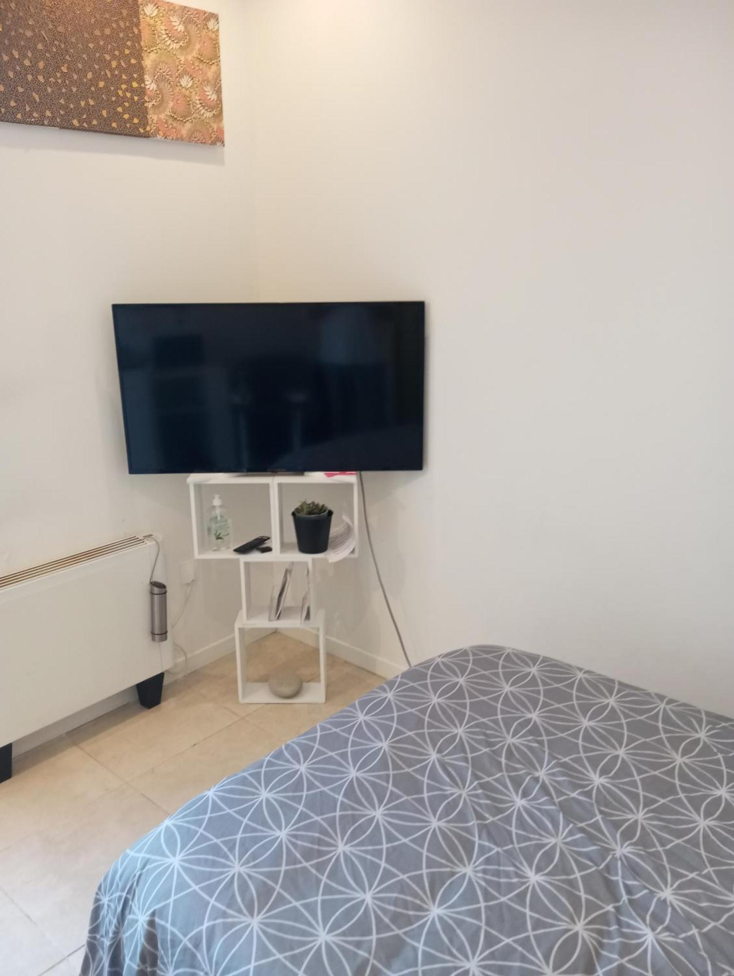 Studio De 14M2 Dans Une Maison Cagnes-sur-Mer Extérieur photo