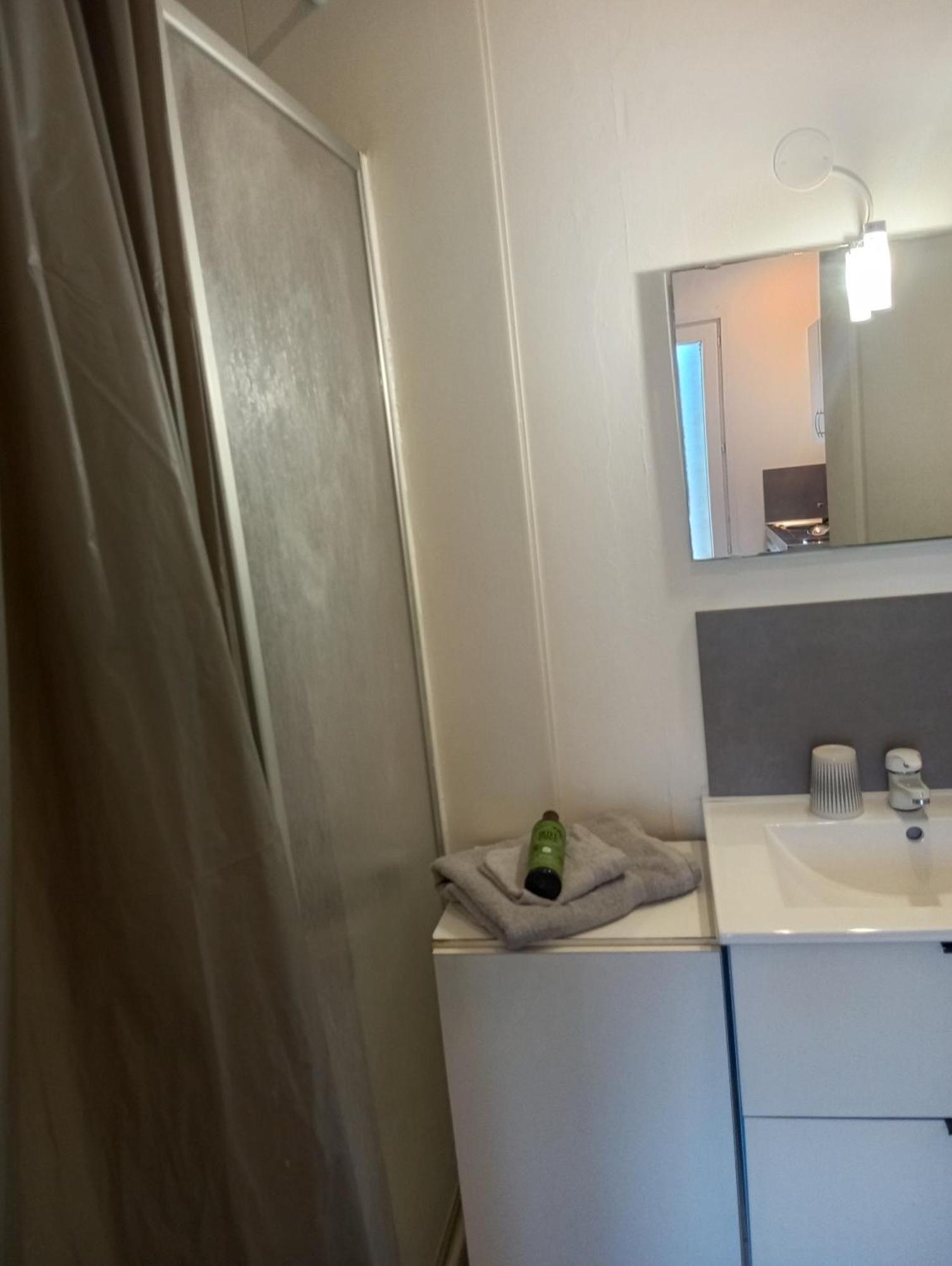 Studio De 14M2 Dans Une Maison Cagnes-sur-Mer Extérieur photo