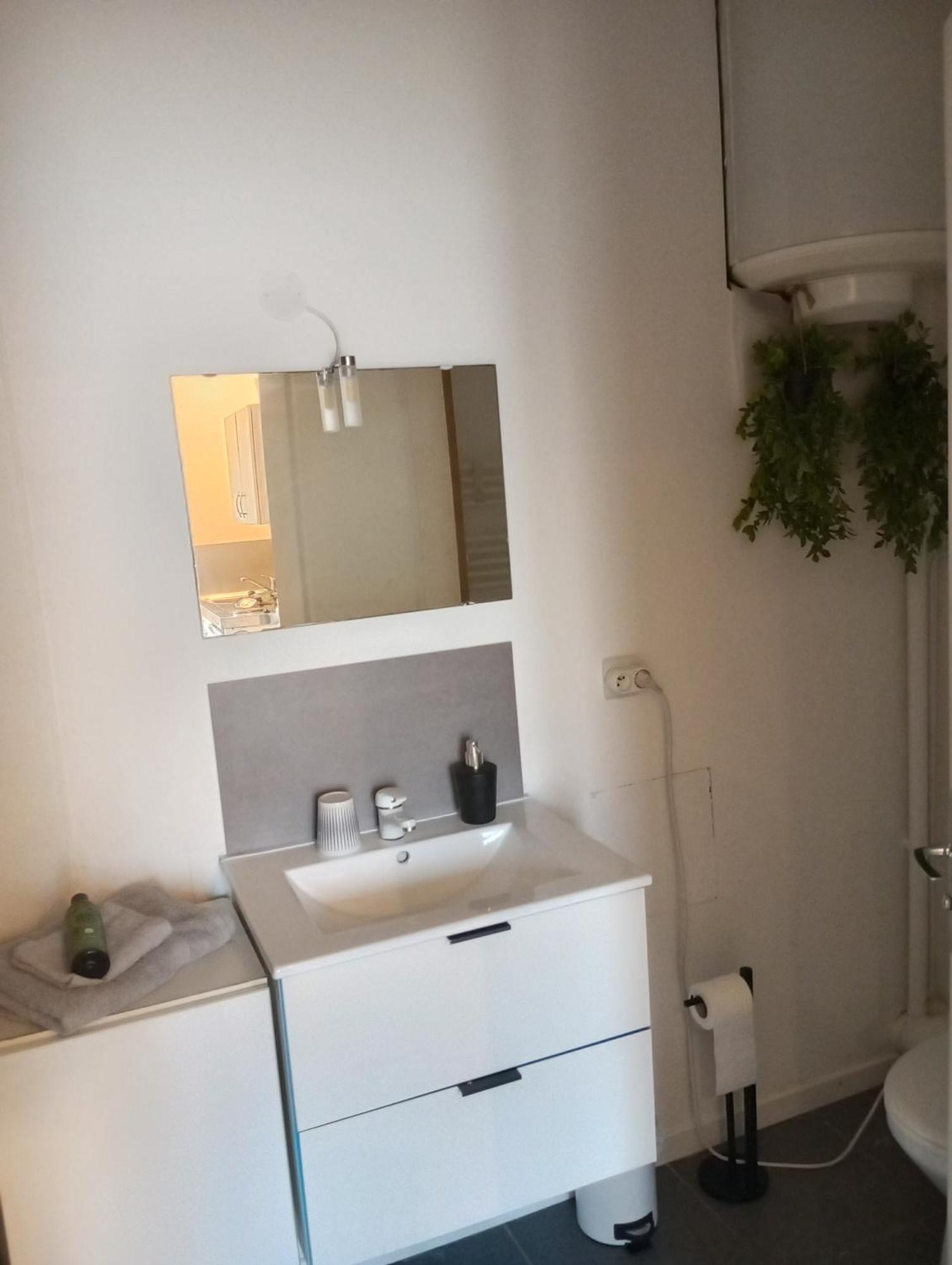 Studio De 14M2 Dans Une Maison Cagnes-sur-Mer Extérieur photo